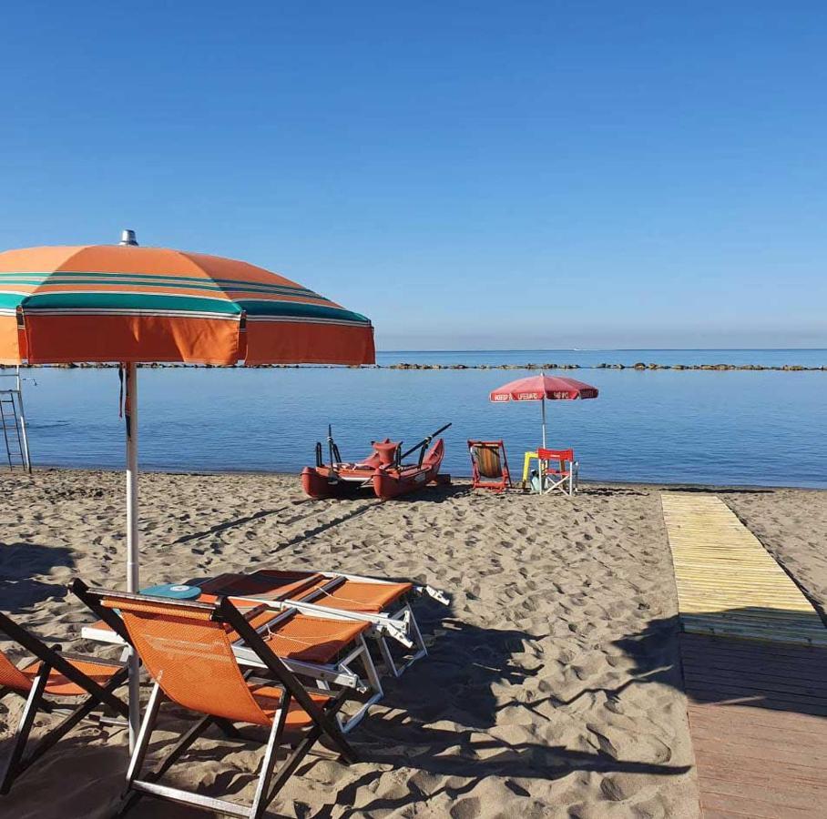 Camping Parco Vacanza Partaccia 2 Marina di Massa Bagian luar foto